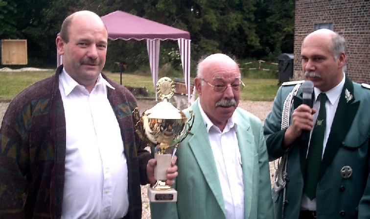 v.l.n.r.: Sieger Hans Hompesch,  Gnter-Josten (Stifter), Gebhard Gerken (1. Brudermeister)