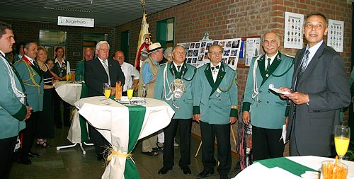 v.r.n.l.: Brgermeister Ner, Brudermeister Gerken, Kassierer Clemens, Schriftfhrer Breuer (Foto: Jagodzinska)